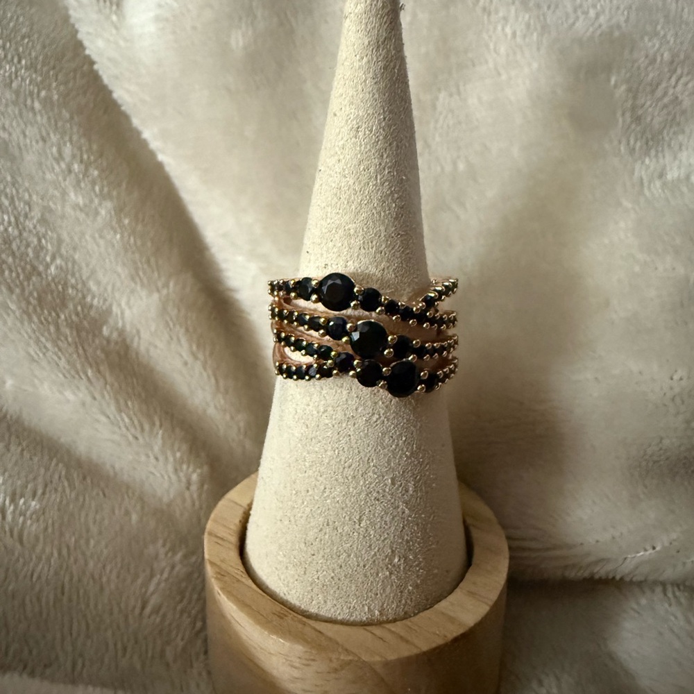 Elegant Gold and Black Women's Ring